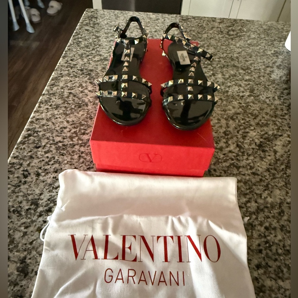 Valentino Rockstud Jelly Sandal. Black, size 39.